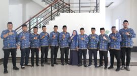 Foto Bersama Asisten I Aznan Nadjamudin usai pelaksanaan Apel Korpri di Lingkungan Pemerintah Kabupaten Bone Bolango, di halaman Kantor Bupati setempat, Kamis (17/4/2025)