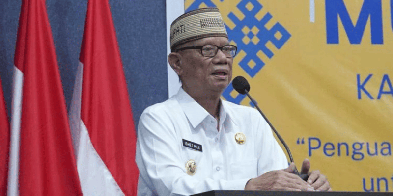Bupati Bone Bolango, Drs. H. Ismet Mile, MM