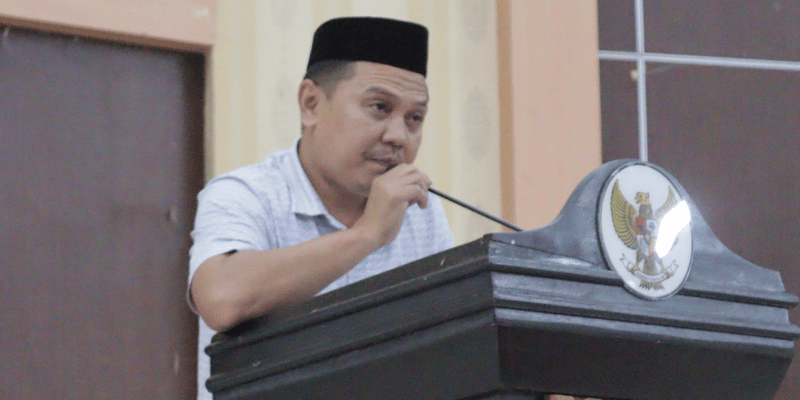 Sekretaris Fraksi Gabungan PKS dan PAN DPRD Bone Bolango, Rizki Huntoyungo saat menyampaikan pandangan Fraksi pada Paripurna DPRD Bone Bolango dalam rangka Pembicaraan tingkat II terhadap 4 (empat) Rancangan Peraturan Daerah usul inisiatif DPRD Kabupaten Bone Bolango, Selasa (6/5) di ruang Paripurna