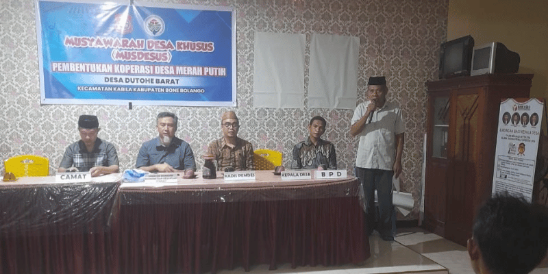 Suasana pembentukan Koperasi Merah Putih Desa Dutohe Barat Kecamatan Kabila, Kamis (01/05/2025), di Aula Kantor Desa Dutohe Barat.