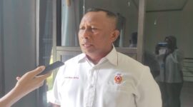 Kepala Dinas Pariwisata, Pemuda dan Olahraga Mohamad Yamin Abbas, saat diwawancarai terkait kesiapan Bone Bolango menjadi salah satu tuan rumah pelaksanaan Pekan Olahraga Tradisional Tingkat Nasional (Potradas) tahun 2025, Rabu (21/5/2025). (Foto – Forkopimda)