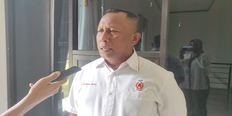 Kepala Dinas Pariwisata, Pemuda dan Olahraga Mohamad Yamin Abbas, saat diwawancarai terkait kesiapan Bone Bolango menjadi salah satu tuan rumah pelaksanaan Pekan Olahraga Tradisional Tingkat Nasional (Potradas) tahun 2025, Rabu (21/5/2025). (Foto – Forkopimda)