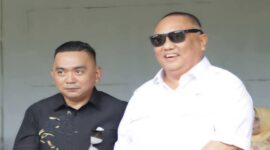 Ketua DPD Partai Golkar Bone Bolango Zainudin Pedro Bau ketika mendapingi Rusli Habibie (Anggota Fraksi Partai Golkar DPR-RI sekaligus Anggota Komisi XII) Pada Pelaksanaan Kunjungan Kerja Daerah (Kundapil) di Bone Bolango, tepatnya di Kecamatan Botupingge, Sabtu (10/5).