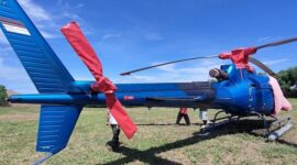 Sebuah helikopter tipe AS.350 B3E milik perusahaan PT. Komala Indonesia melakukan pendaratan darurat di Desa Bumi Bahari, Kecamatan Popayato, Kamis (29/05/2025) sekitar pukul 11.30 Wita (f.pemerhati.id).