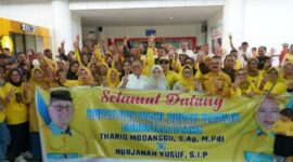 Ribuan warga Gorontalo Utara sambut kedatangan tokoh idola mereka, yakni Thariq dan Nurjana, Calon Bupati dan Wakil Bupati terpilih Pasca Putusan MK PSU Pilkada Bone Bolango 2025