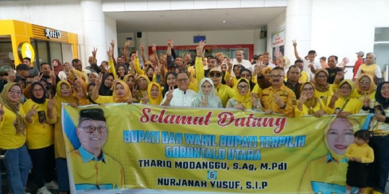 Ribuan warga Gorontalo Utara sambut kedatangan tokoh idola mereka, yakni Thariq dan Nurjana, Calon Bupati dan Wakil Bupati terpilih Pasca Putusan MK PSU Pilkada Bone Bolango 2025