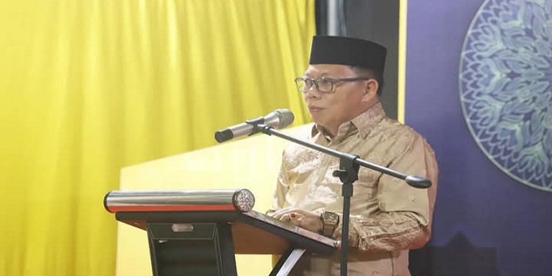 Wakil Bupati Bone Bolango Risman Tolingguhu secara resmi menutup pelaksanaan Seleksi Tilawatil Quran dan Hadist (STQH) Tingkat Kabupaten Bone Bolango yang digelar di halaman Masjid Agung Baitul Haq Islamic Center Kabupaten Bone Bolango, Sabtu malam (24/5). (Foto : Yudi/Prokopim).