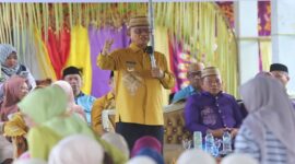 Sambutan dan Arahan Bupati Bone Bolango, Drs. H. Ismet Mile, MM, usai prosesi adat “Mopotilolo” di Kecamatan Tilongkabila, Minggu (29/6).