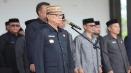 Bupati Bone Bolango Drs. H. Ismet Mile, MM, memimpin upacara peringatan hari lahir Pancasila di alun-alun Bone Bolango Senin (2/6).