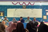 Klarifikasi pihak sekolah bersama orang tua siswa, Komite Sekolah, Ketua Paguyuban, Kepala Desa dan Babinkamtibmas, bertempat di aula pertemuan SDN 7 Tilongkabila, Kamis (19/6).
