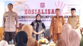 Sosialisasi Perlindungan Perempuan dan Anak yang digelar Pemerintah Desa Toto Selatan, Kecamatan Kabila, di halaman Kantor Desa setempat, Senin (16/6/2025). (F. AKP).
