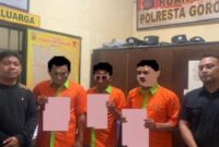 Terduga Penggelapan Tiang Internet di Kota Gorontalo saat di Bekuk Polisi. (F. poota.id)