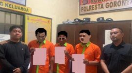 Terduga Penggelapan Tiang Internet di Kota Gorontalo saat di Bekuk Polisi. (F. poota.id)