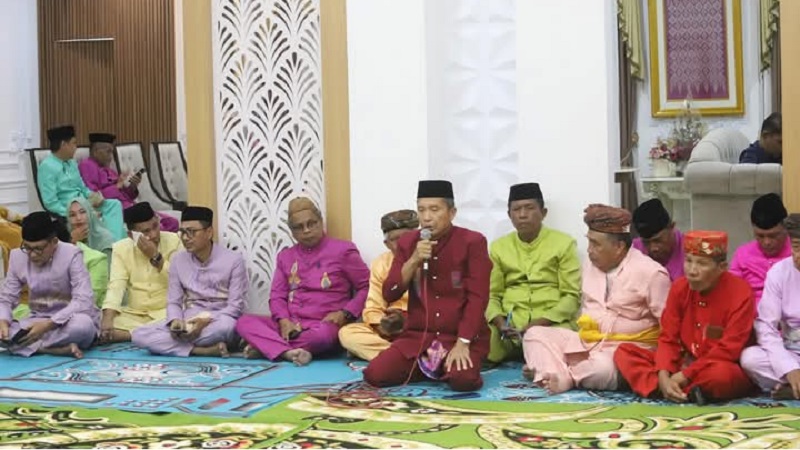Prosesi adat 