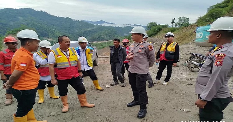 Polres Bone Bolango lakukan proses penyelidikan atas tewasnya satu pekerja di Proyek Bendungan Bulango Ulu Kabupaten Bone Bolango Provinsi Gorontalo. 