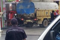 Sebuah truk Fuso Canter FE 84 SHDX berpelat B 9600 UVZ yang telah dimodifikasi (F.klikindonesia).