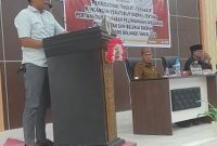 Imran Mahmud, juru bicara Fraksi Partai Nasdem DPRD Bone Bolango saat menyampaikan pandangan umum dalam pelaksanaan Paripurna Tingkat I terhadap Rancangan Peraturan Daerah (Ranperda) tentang Pertanggungjawaban Pelaksanaan APBD Tahun Anggaran 2024, Selasa (24/6/2025). 