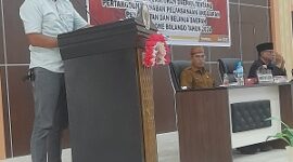 Imran Mahmud, juru bicara Fraksi Partai Nasdem DPRD Bone Bolango saat menyampaikan pandangan umum dalam pelaksanaan Paripurna Tingkat I terhadap Rancangan Peraturan Daerah (Ranperda) tentang Pertanggungjawaban Pelaksanaan APBD Tahun Anggaran 2024, Selasa (24/6/2025). 