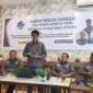 Ketum DPP PJS Mahmud Marhaba saat berfoto bersama pengurus DPD dan DPC PJS se Sumut dalam agenda Rakerda di Kota Medan, Sabtu (28/06/2025).