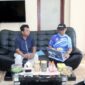 Bupati Bone Bolango, Ismet Mile saat menerima audiens Tim Monitoring Hiu Paus Botubarani, Sukirman Tilahunga, di Ruang Kerja Bupati, Kamis (3/7/2025). (F.Yudi)