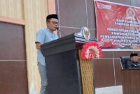 Juru bicara Fraksi Nasdem DPRD Bone Bolango, Imran Mahmud saat menyampaikan pandangan umum Fraksi Nasdem pada Paripurna DPRD Pembahasan Tingkat I terhadap Ranperda RPJMD Bone Bolango Tahun 2024 – 2029, di Aula Paripurna DPRD Bone Bolango, Jum’at (25/7).