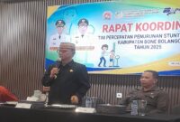 Sambutan Bupati Ismet Mile dalam Rapat Koordinasi (Rakor) Team Percepatan Penurunan Stunting (TPPS) Bone Bolango Tahun 2025 yang dilaksanakan pada Selasa (1/7/2025), di Naffil Resto dan Café.