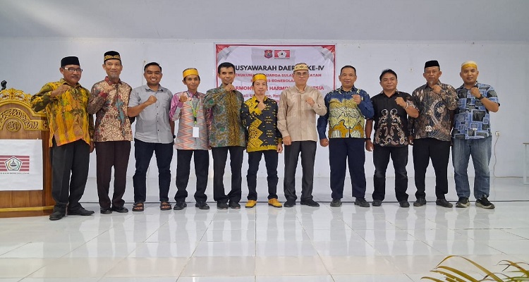 Foto bersama Pengurus KKSS Provinsi Gorontalo dan Kabupaten Bone Bolango bersama Sekda Dr. Iwan Mustapa, usai acara pembukaan Musda KKSS Bone Bolango