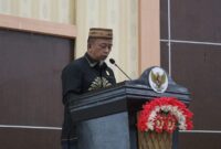 Sekretaris Fraksi Partai Golkar DPRD Bone Bolango, H. Mutawasir, S.Ag, saat menyampaikan pandangan akhir fraksi pada Paripurna DPRD Bone Bolango dalam rangka pembicaraan tingkat II terhadap Ranperda Perubahan APBD Bone Bolango TA 2025, Jum’at (25/7).