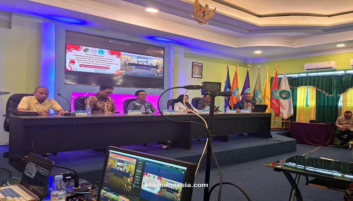 Sambutan Ketua Koperasi Jasa Global Akses Sejahtera (GASS) Bahrun Usman dalam agenda Rapat Anggota bertempat di Aula Universitas Ichsan Gorontalo, Kota Gorontalo, Minggu (20/7).