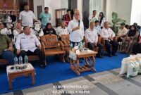 Bupati Bone Bolango Drs. H. Ismet Mile, MM, saat memberikan sambutan pada penyaluran Cadangan Beras Pemerintah (CBP) untuk alokasi bantuan pangan Juni - Juli 2025, di halaman kantor Bupati, Rabu, (23/7).