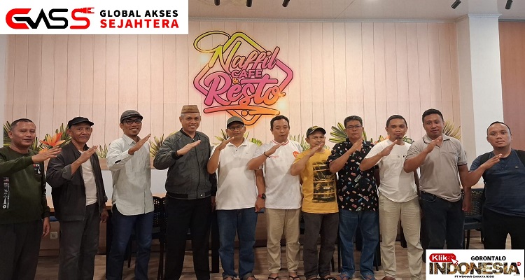 Foto bersama Pengurus Koperasi GASS, tim kajian strategis dan pengembangan inovasi Gorontalo Utara, Kepala Desa, Bumdes dan Koperasi Merah Putih Desa Molingkapoto Selatan, usai pembahasan persiapan launching program “Digitalisasi Desa Bersama GASS menuju Gorut Bercahaya”, bertempat di Naffil Café dan Resto, Selasa (19/8). (Foto – klikindonesia.co).
