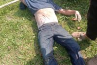 Almarhumah Adityawarman saat dievakuasi dari sumur di kebun miliknya, Jumat (8/8/2025) di Pangkalpinang Bangka Belitung.