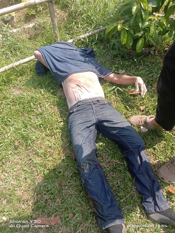 Almarhumah Adityawarman saat dievakuasi dari sumur di kebun miliknya, Jumat (8/8/2025) di Pangkalpinang Bangka Belitung.