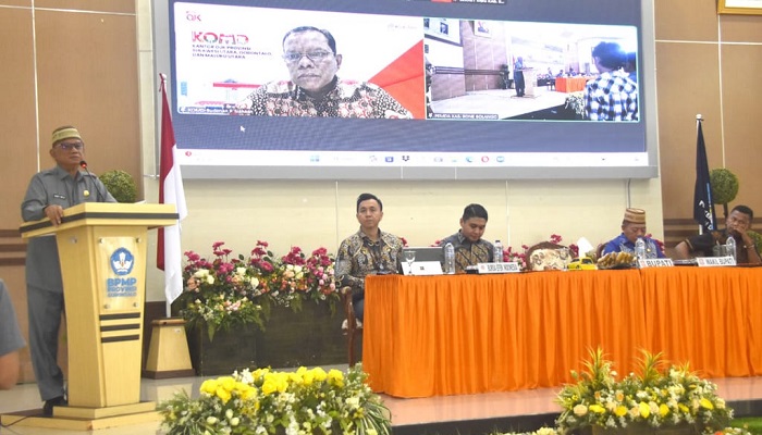 Bupati Ismet Mile saat membuka secara resmi kegiatan Sekolah Pasar Modal, di Aula BPMP Provinsi Gorontalo, Kamis (7/8/2025). Kegiatan ini turut dihadiri Wakil Bupati Risman Tolingguhu, Ketua DPRD Faisal Yunus, Sekda Iwan Mustapa, Tim Kerja Bupati, para Asisten, Staf Ahli Bupati, pimpinan OPD, dan para Camat. (F.AKP)