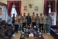 Foto bersama Bupati Thariq Modanggu bersama Pengurus Koperasi GASS yang juga dihadiri Team Kerja Bupati Gorontalo Utara Siswan Ahudulu dan rekan.