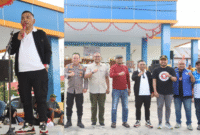 Ketua Asosiasi Kabupaten Persatuan Sepak Bola Seluruh Indonesia (Askab PSSI)  Bone Bolango, Zanudin Pedro Bau saat memberikan sambutan pada penyelenggaraan turnamen Sepak Bola KNPI Tapa Cup I.