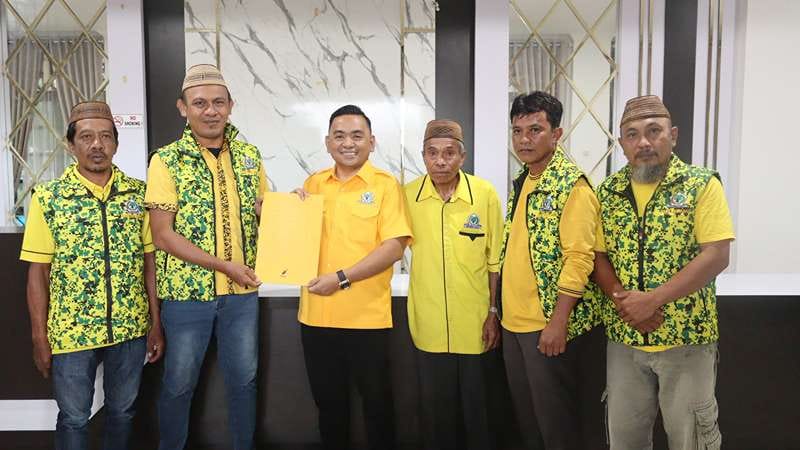 Lima Pimpinan Kecamatan (PK) Partai Golkar yang menyerahkan dukungan secara tertulis kepada Zainudin Pedro Bau, diantaranya Ketua PK Golkar Bone Raya Yuyun Kadullah, Ketua PK Golkar Kabila Bone Suparman Mui, Ketua PK Golkar Bone Pantai Abdullatif Adalai. Ketua PK Golkar Bulawa Masrin Ibrahim, serta Ketua PK Golkar Bone Iswan Hadju.