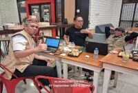 Pertemuan Bupati Gorut Thariq Modanggu bersama Ketua Koperasi Global Akses Sejahtera (GASS) Bahrun Usman, yang juga didampingi Siswan Ahudulu, Tim Kajian Strategis dan Pengembangan Inovasi Gorontalo Utara, bertempat di Kopilabs, Minggu malam (7/9).
