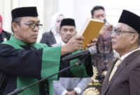 Prosesi Pengambilan Sumpah Jabatan terhadap Susanto H. Liputo sebagai PAW Anggota DPRD Kota Gorontalo.