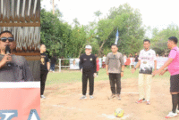 Ketua ASKAB-PSSI Bone Bolango Zainudin Pedro Bau saat memberikan sambutan sekaligus membuka Turnamen Sepak Bola Katar Jangkar Muda Cup 1 U – 12, Ayula Utara.