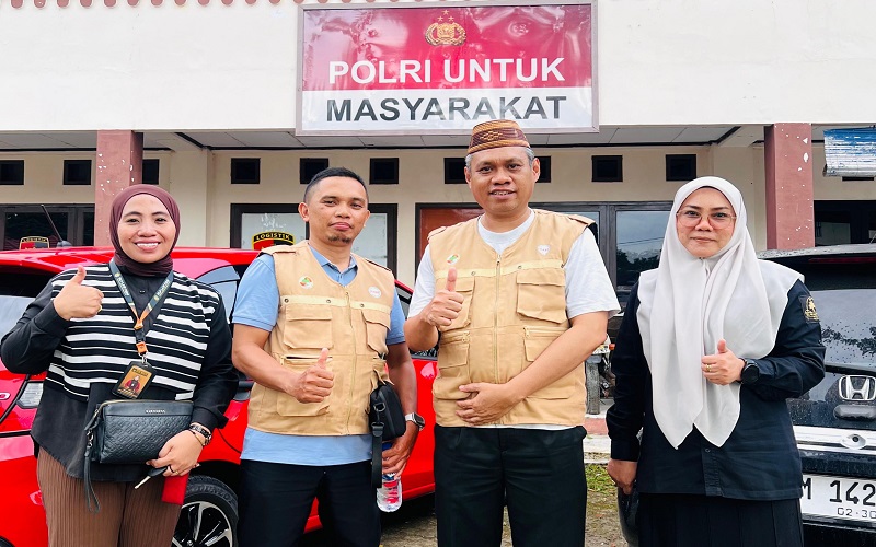 Ketua Koperasi GASS, Bahrun Usman, S.Fil.I, saat foto bersama didampingi Team Legal usai memenuhi undangan silaturahmi Polres Bone Bolango, Kamis (2/10/2025).
