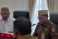 Aleg DPRD Provinsi Gorontalo Hamzah Idrus saat melakukan Reses perdana bersama Anggota DPRD Provinsi lainnya di ruang kerja Bupati Bone Bolango diterima Sekda Bone Bolango Dr. Iwan Mustapa.