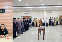 Anggota Fraksi Partai NasDem DPRD Bone Bolango, Zul Iskandar Suleman (kiri) dan Prosesi pelantikan dan pengambilan sumpah Pejabat Pimpinan Tinggi Pratama di lingkungan Pemerintah Kabupaten Bone Bolango (kanan).