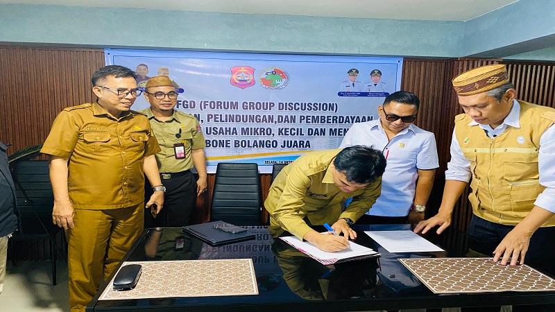 Penandatanganan Rekomendasi hasil Forum Group Discussion (FGD) yang digagas Koperasi Global Akses Sejahtera (GASS).