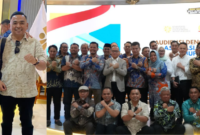 Ketua ADKASI Siswanto (kiri) foto bersama Zainudin Pedro Bau (kanan) dan Foto bersama usai Audiensi Dewan Pengurus Nasional ADKASI di Kantor Kementerian P2MI, Jakarta, Rabu (7/1).