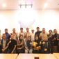Foto bersama usai diskusi KUHP & KUHAP baru dalam prespektif perlindungan hukum insan pers yang diselenggarakan Koperasi Global Akses Sejahtera (GASS), Selasa malam (20/1), bertempat di Naffil Café & Resto, Kecamatan Tilongkabila Kabupaten Bone Bolango. 