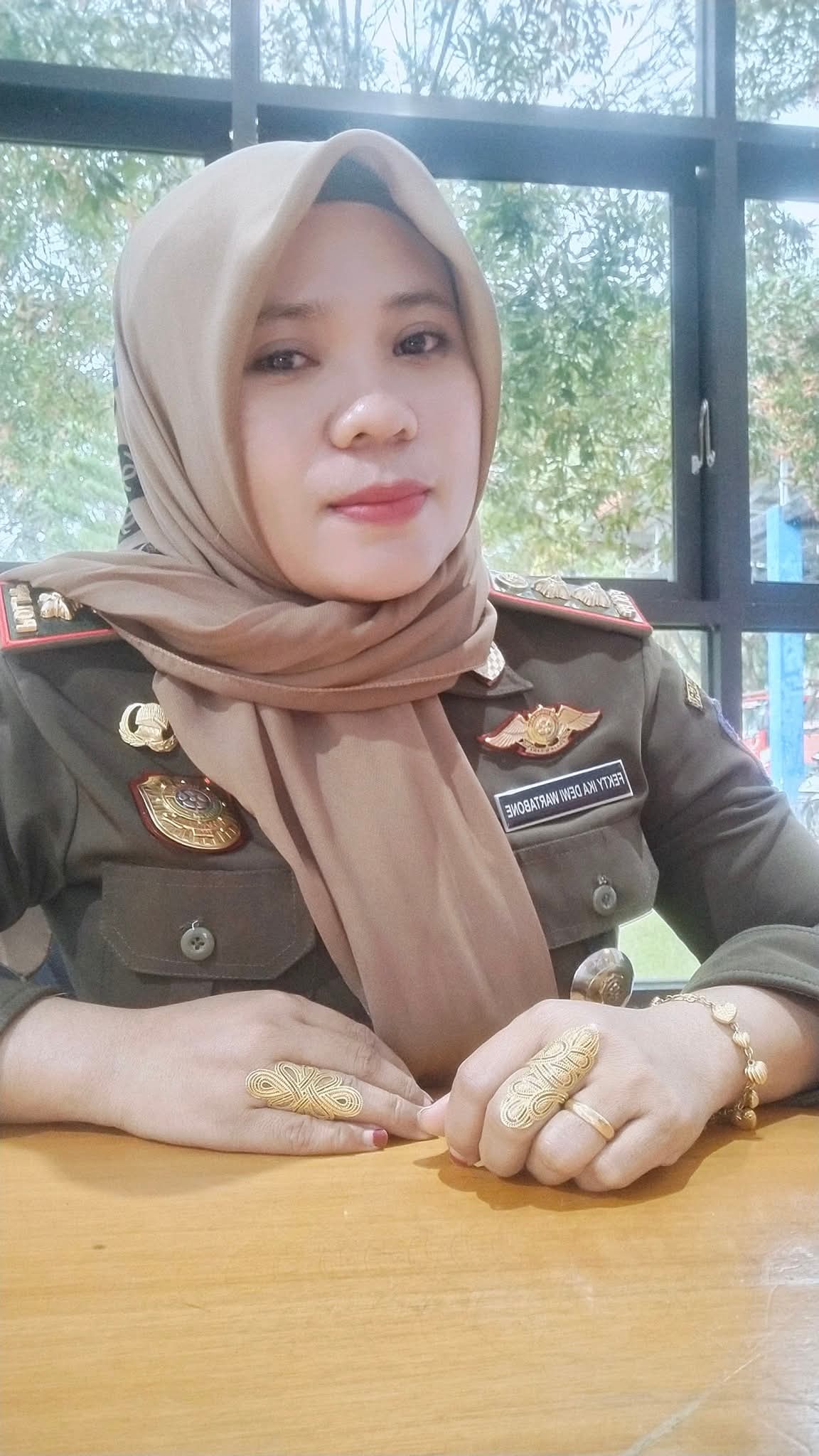 Camat Tilongkabila Fekty Ika Dewi Wartabone