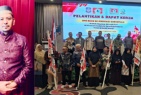Andi Ilham, SE (kiri) dan Foto bersama usai Pelantikan BPD KKSS Kab/Kota Se-Provinsi Gorontalo oleh Ketua Umum DPW KKSS Provinsi Gorontalo, H. Jaenal Mappe.