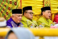 Sumber Foto (DISKOMINFO) Wabup Toni Yunus Sekretaris Daerah Sugondo Makmur, Ketua dan Ketua I Tim Penggerak PKK Kabupaten Gorontalo, jajaran Pemerintah Kecamatan Limboto, tokoh agama, tokoh adat, serta masyarakat setempat.