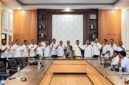 Bupati Bone Bolango Drs. H. Ismet Mile, MM, saat foto bersama usai membuka Musyawarah Kabupaten KADIN Bone Bolango Sabtu, 12 September di Aula Kantor Bupati Bone Bolango.